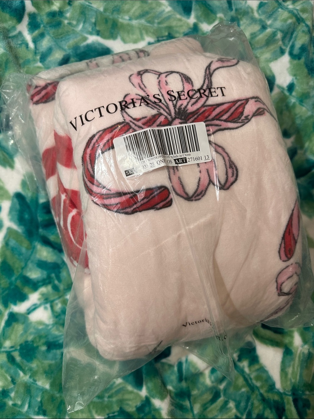 Victoria’s Secret Pink Sherpa Blanket,50”x60”,New!